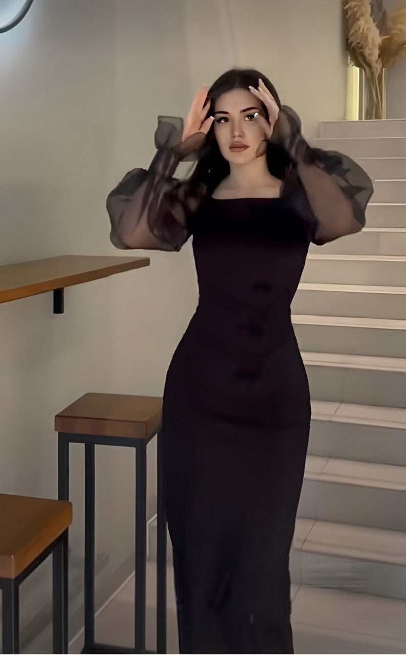 A Robe Longue Noir avec Manche Tule Buff BOUKHARA